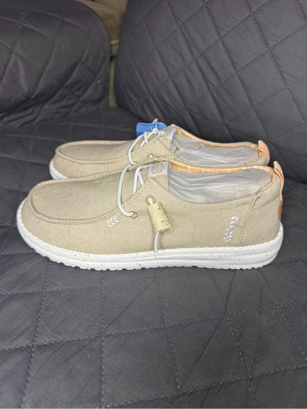 Womenβs Hey Dude Wendy Chambray Slip-On Loafers size 7